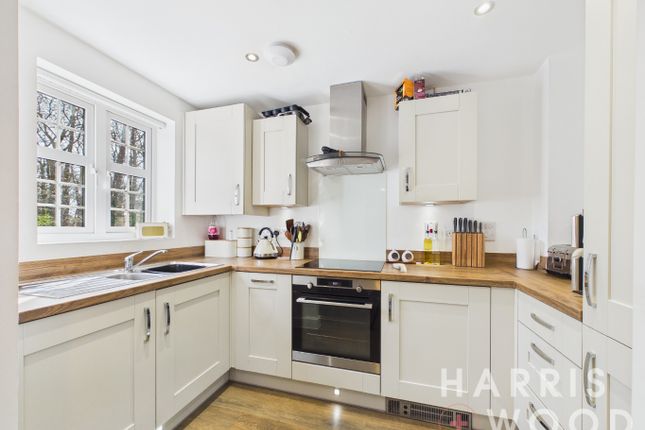 35 Wentworth Avenue, Colchester, Essex photo 2