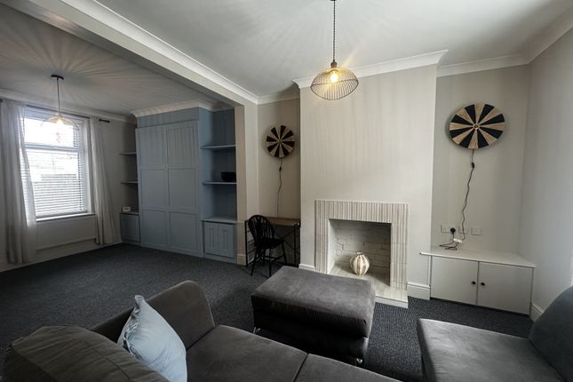 2-bed house on 80, Phyllis Street, BARRY, £1,200/mo
