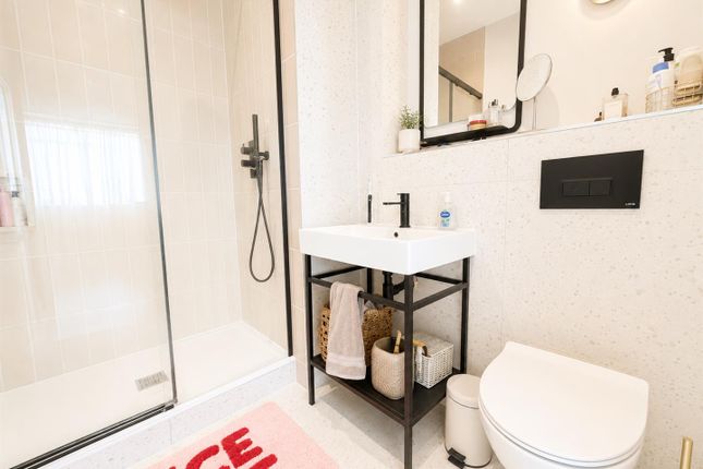 Flat 12, 104, Quadrate Apartments, Pembroke Road, Ruislip photo 4