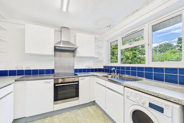 Abbiss House, Hazelwood Close, Hitchin photo 3