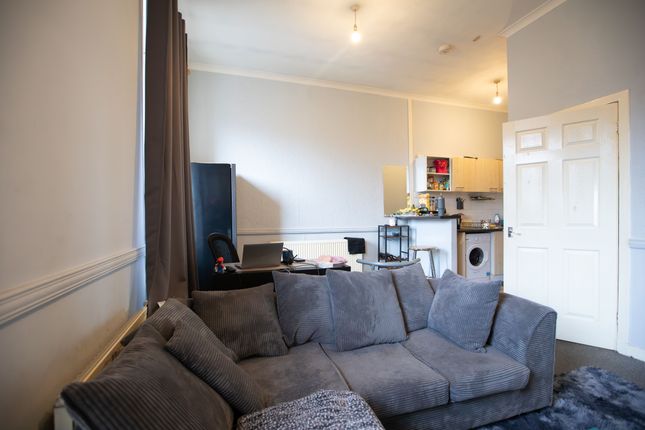 4, Flat 1, Crossgates, Larkhall photo 3