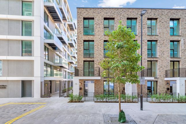 Thumbnail Property for sale in Cable Street, Royal Wharf E16.