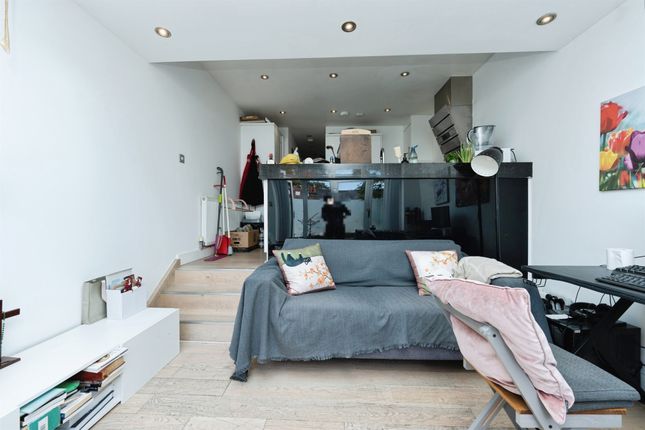 4b, Smith Street, Watford photo 3