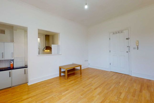 Thumbnail Flat to rent in Westwell Road, Streatham Common