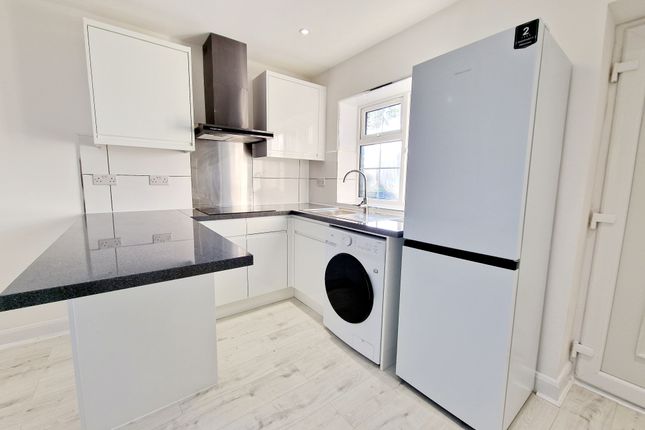 30, Newmarket Road, Crawley photo 2