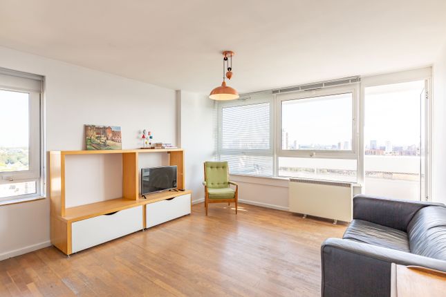 Thumbnail Flat to rent in Carr Street, Mile End