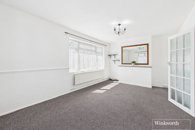 47, Robin Grove, Middlesex photo 2