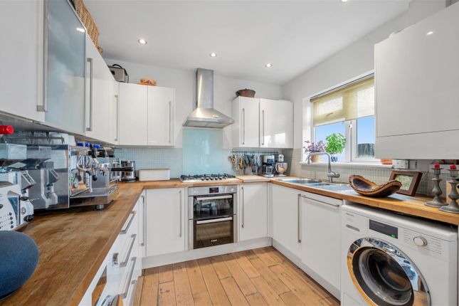 57, Thurleston Avenue, Morden photo 4