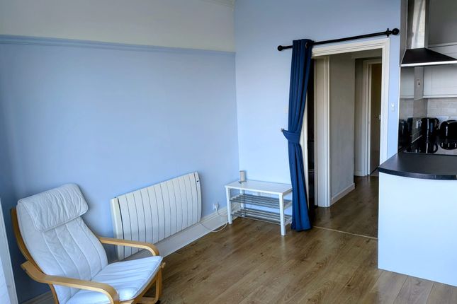 Flat 10, Gwen y Don, Cliff Terrace, Aberystwyth photo 4