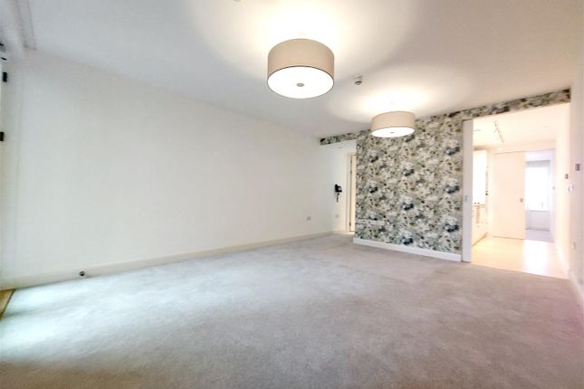 Hortsley, Flat 5, Sutton Park Road, Seaford photo 3