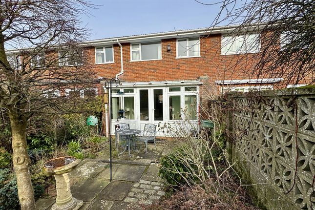 45, The Oval, Farncombe photo 4
