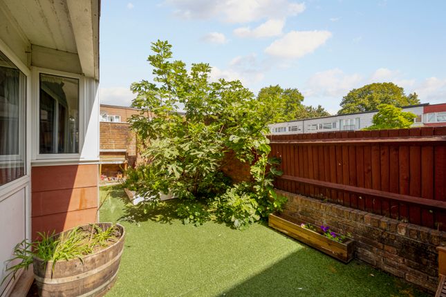 2-bed flat on The Garden Flat, 8, Farnham Gardens, Raynes Park, £350,000