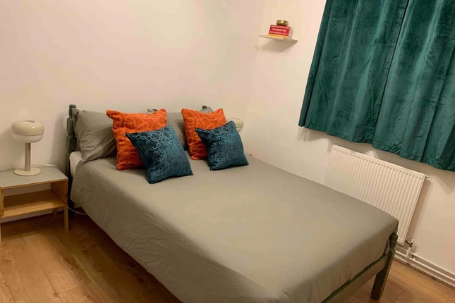 Flat to rent in Bolton Walk, Finsbury Park, London