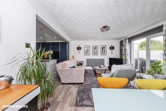 21, Northlands Road, Adstock photo 2