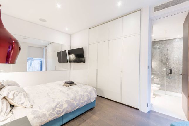 Flat for sale in Whitehall, St James's, London