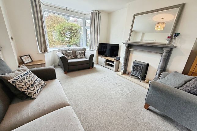 22, Heaton Crescent, Bingley photo 2
