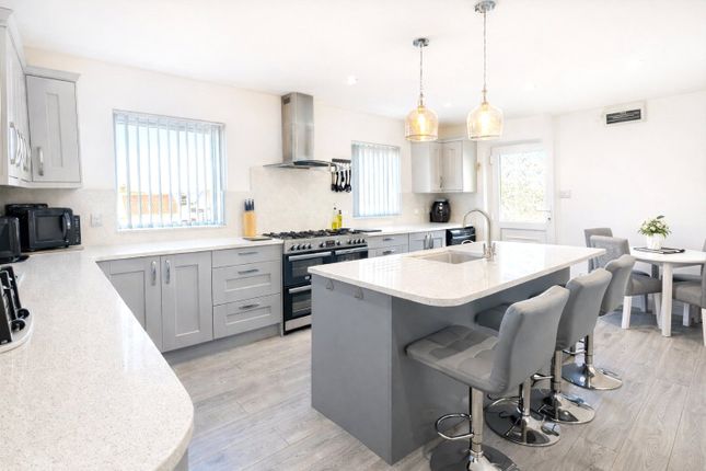 3, Silverstream Crescent, Milford Haven photo 4