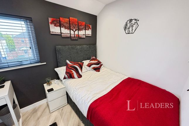 Room 4, 4, Walton Grove, Grimsby photo 2