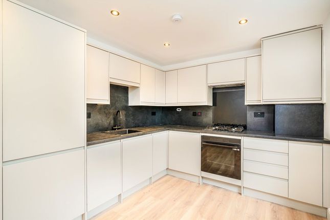 5, Oak Lane, Isleworth photo 3