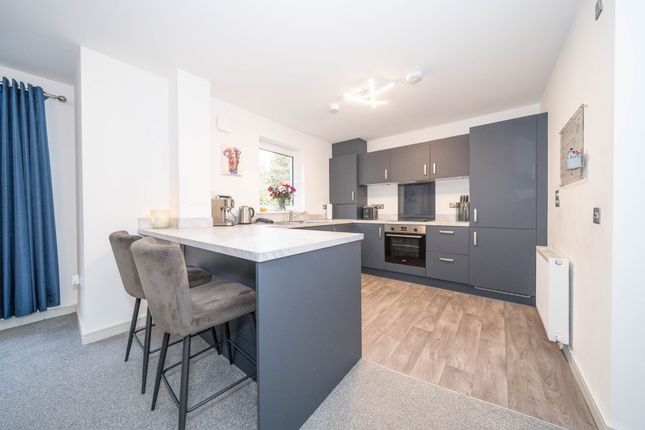 14 Kaims Crescent, Livingston photo 2