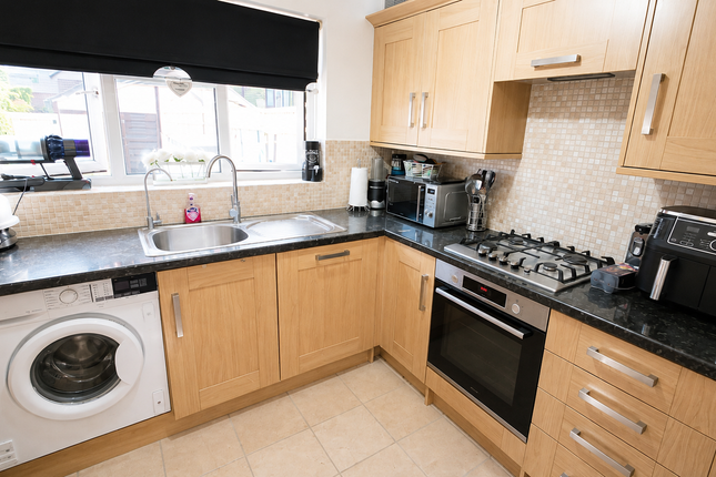 38, Hayes Road, Greenhithe photo 3