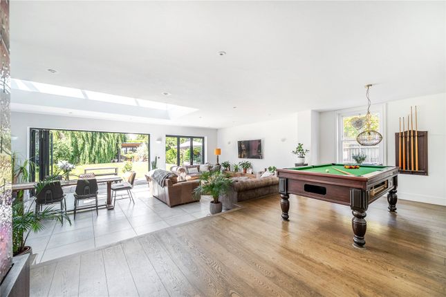 5, Knowle Park, Cobham photo 4