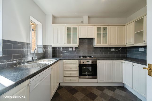 18, Grasgarth Close, London photo 4