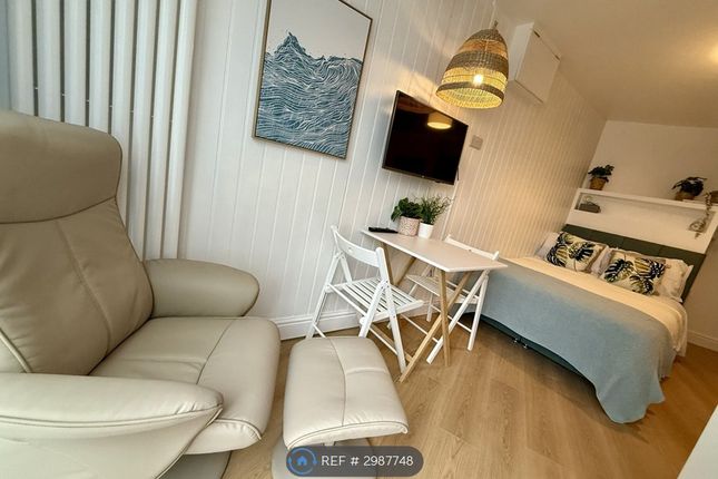 Studio flat on The Studio  Lescudjack Road, Penzance, £1,050/mo