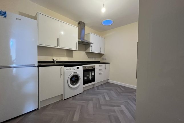 Flat to rent in Westbury Avenue, Wood Green, Haringey, London