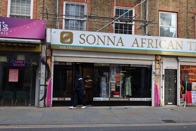 Retail premises to let in Wentworth Street, London