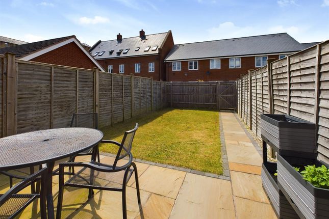 13, Robinswood Close, Gloucester photo 3