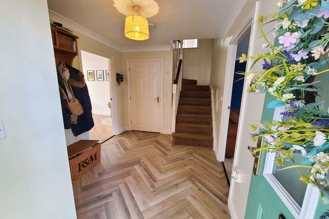 29, Hawkers Close, Southampton photo 4