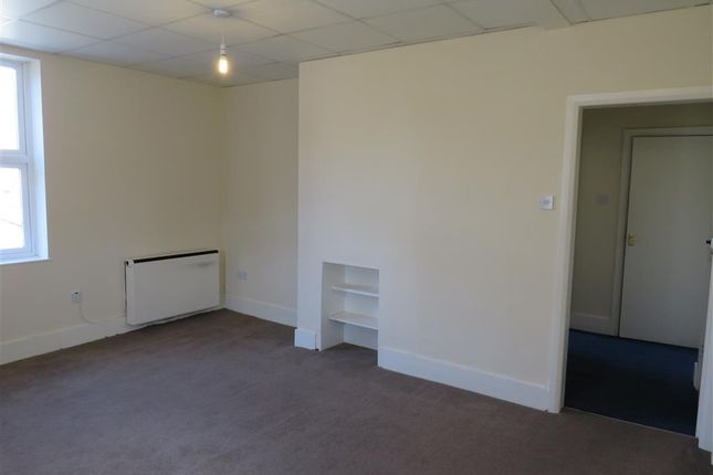 Flat to rent in Essex Road, Halling, Rochester