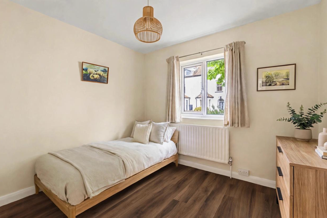 Beauchamp Road, Twickenham photo 3