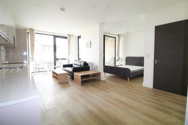 401 Sailors House, 16, Deauville Close, London photo 2