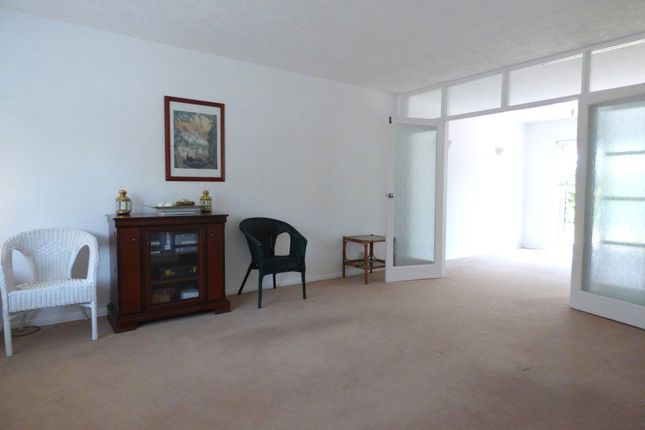 5, The Paddocks, Leatherhead photo 3