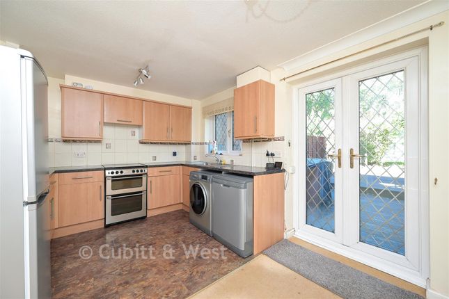 152, Fleetwood Close, Tadworth photo 4