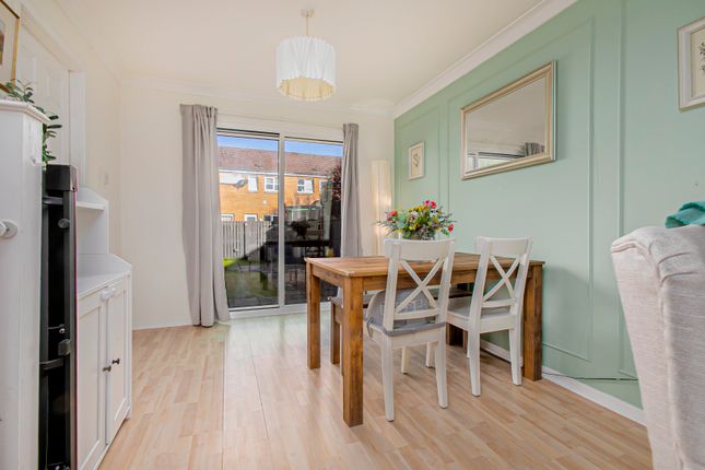 37, North Larches, Dunfermline photo 4