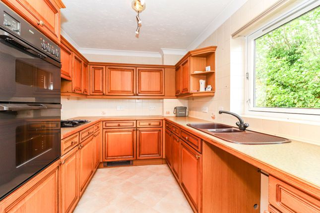 Flat 36, Roseberry Court Grandfield Avenue, Watford photo 3