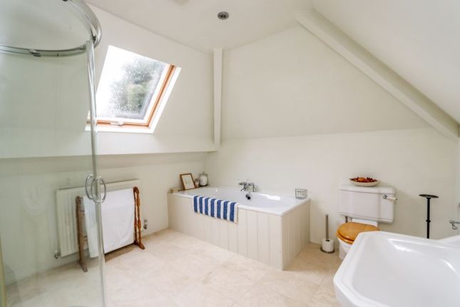 En-Suite Bathroom