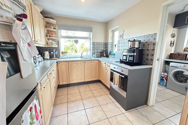 41, Leyshon Road, Ammanford photo 4