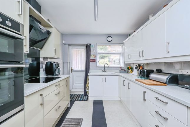 35, Lawrence Avenue, Nottingham photo 2