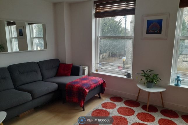 Thumbnail Flat to rent in Windsor St, Chertsey