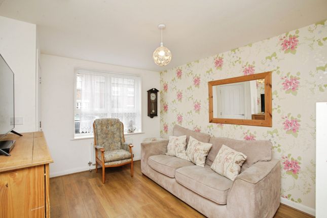 9, Bugle Close, Rugby photo 3