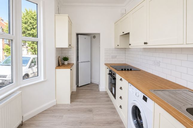74, Whichelo Place, Brighton photo 3