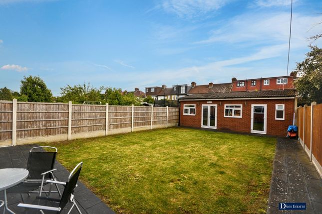 30 Primrose Avenue, Romford photo 4
