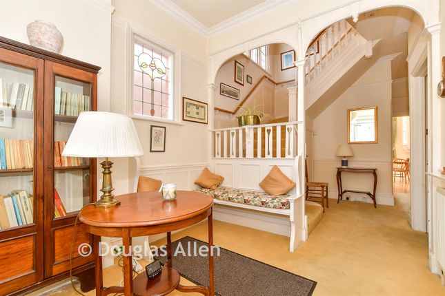 30, Monkhams Avenue, Woodford Green photo 4