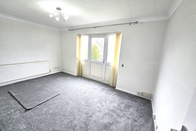 12 Brook Close, Nottingham photo 5