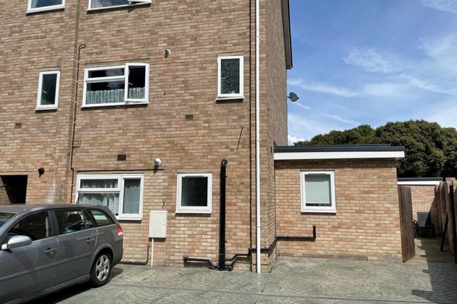 Thumbnail Flat to rent in Bourne Court, Mersea Road, Colchester