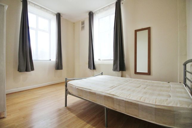 Flat to rent in Romford Road, London